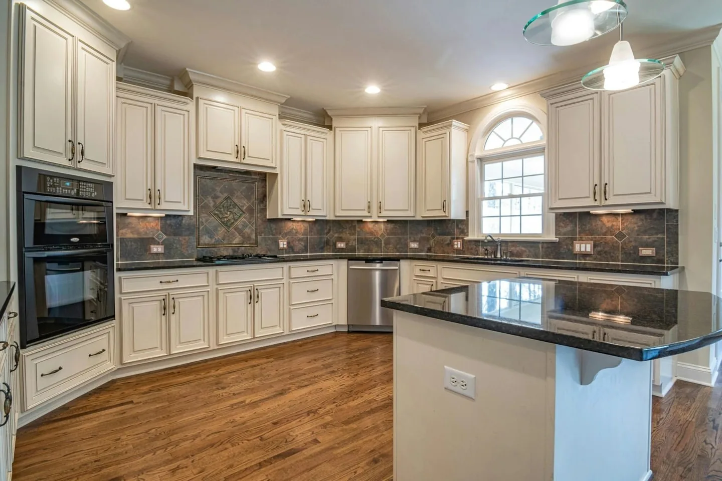 Traditional Cream Kitchen in NOVA